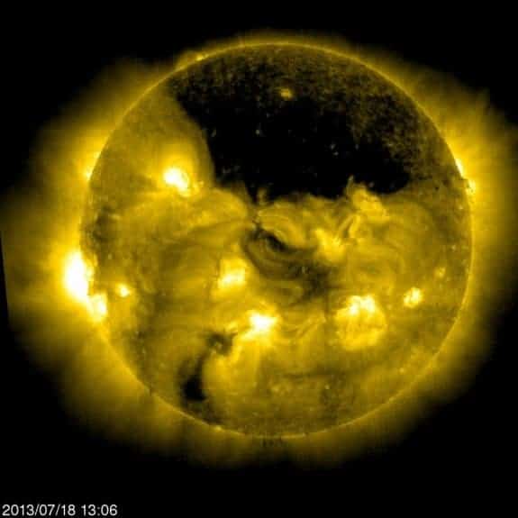 'Giant Hole' In Sun Spotted By Spacecraft (video)